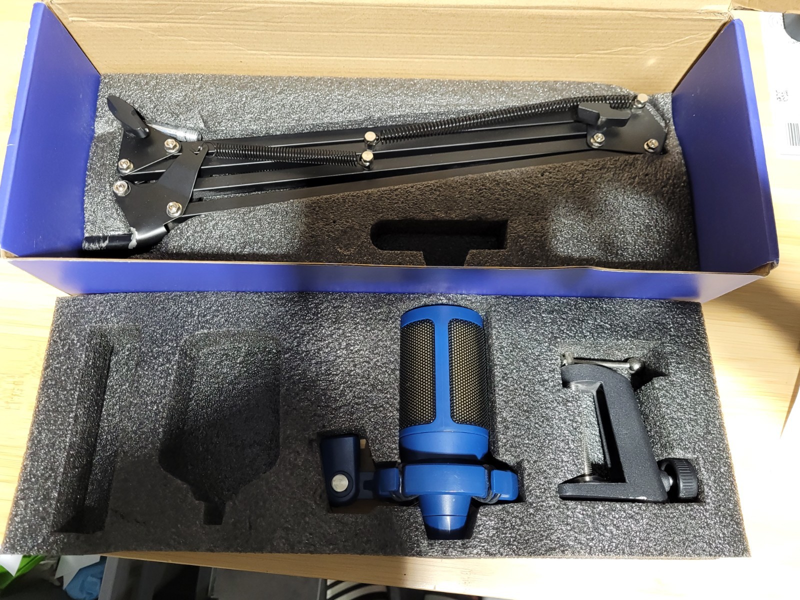 FIFINE Ampligame A6T USB Gaming Microphone Kit *Read
