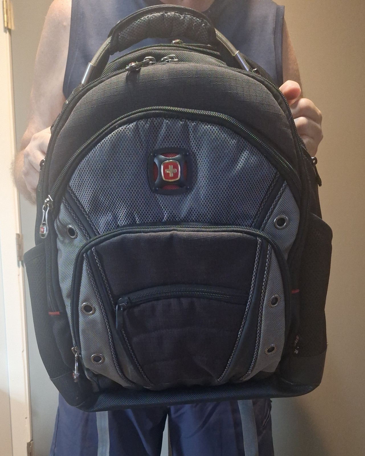 Swiss Gear Wenger Laptop 16″ Backpack Black Gray, Shock Absorbing Techology