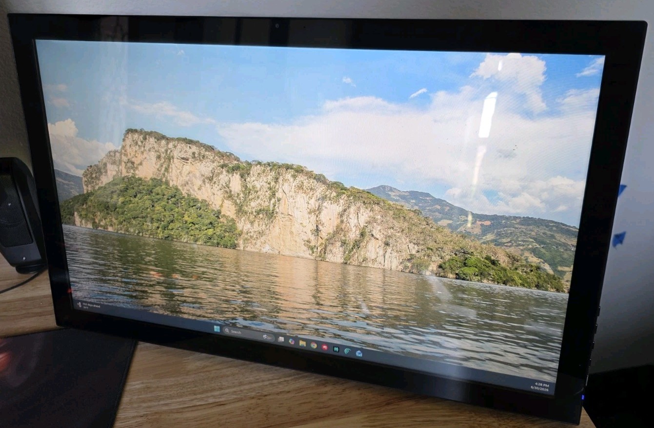 Planar Helium PCT2485 24 in Multi Touch Widescreen LCD Monitor