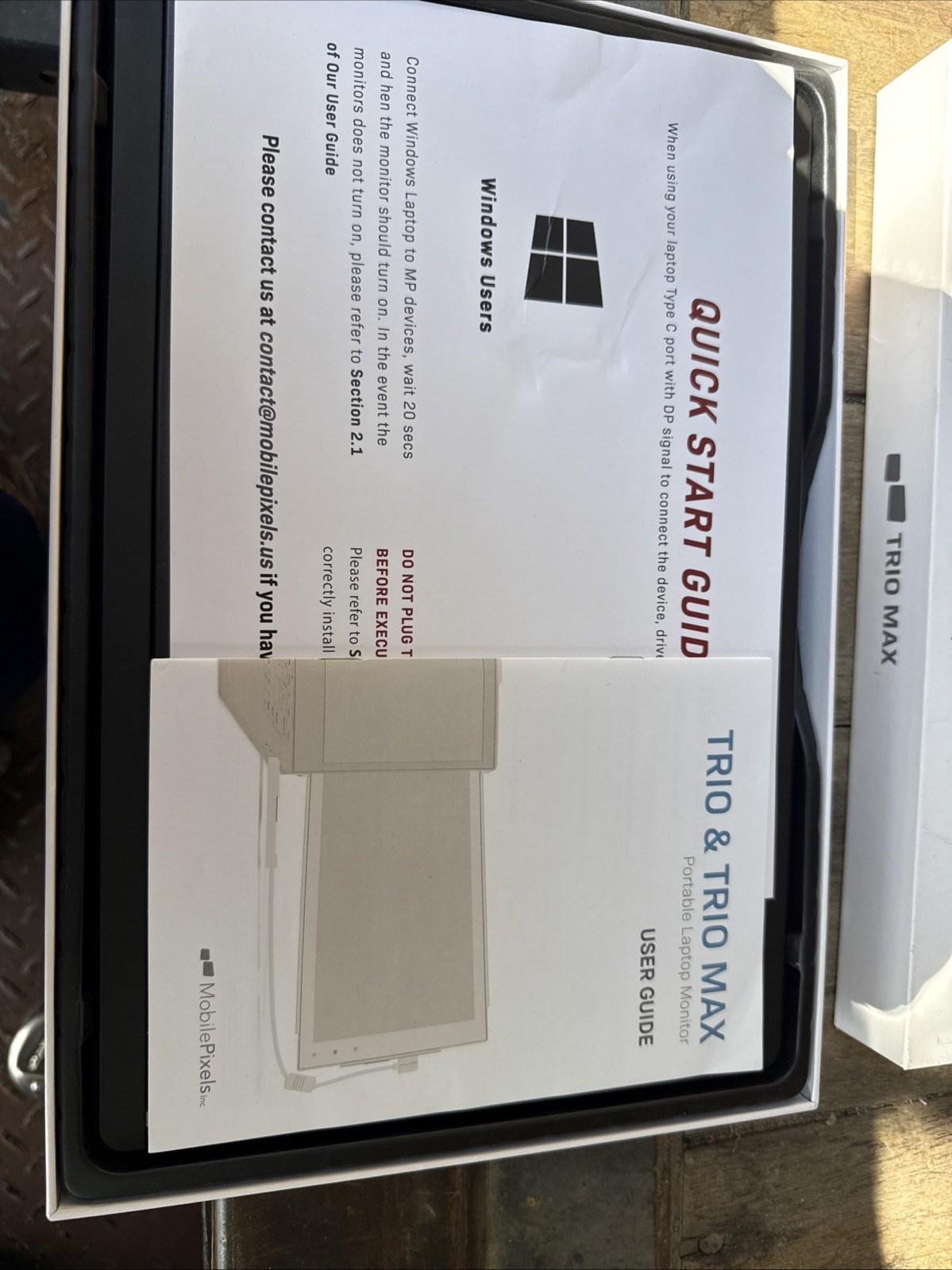 Trio Max Mobilepixels Portable Laptop Monitor Model 101-1004P01