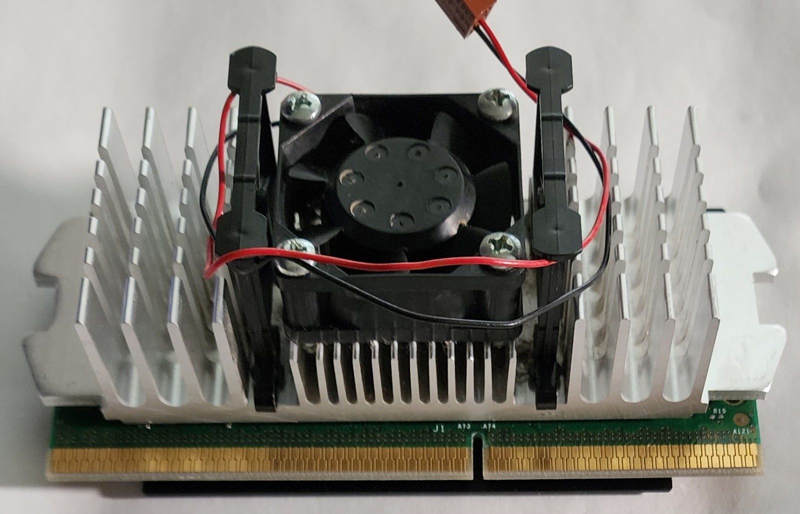 ONE of Matched Pair Intel Pentium III SL3F7 Slot 1 550/256/100/2.05V 550MHz CPU