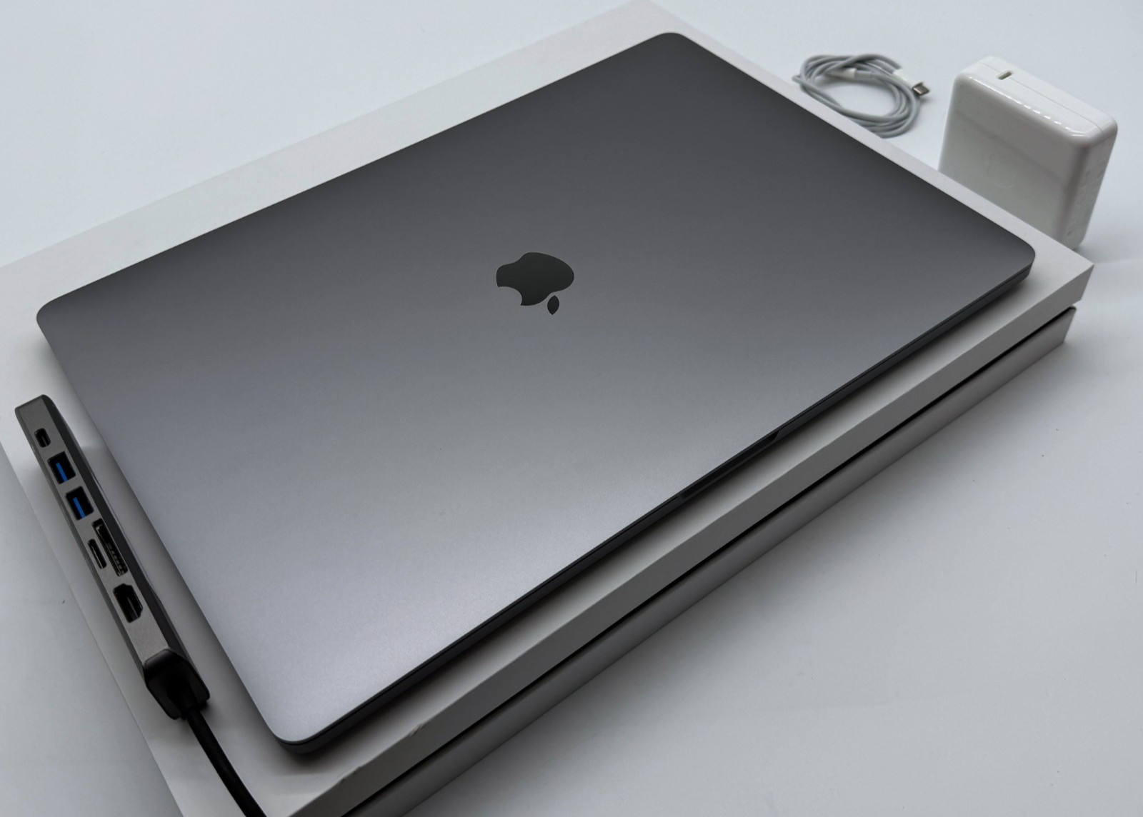 EXCELLENT – MACBOOK PRO 16 INCH – 4TB SSD – 64GB RAM – WARRANTY