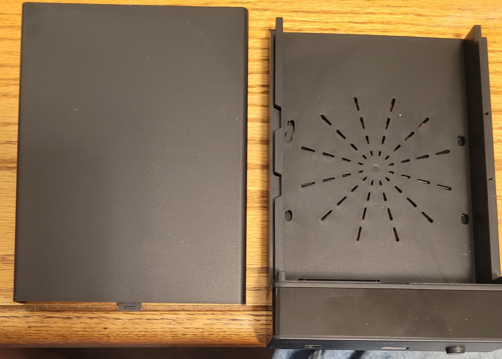 External Hard Drive Enclosure for 3.5” / 2.5″ SATA HDD SSD USB 3.0
