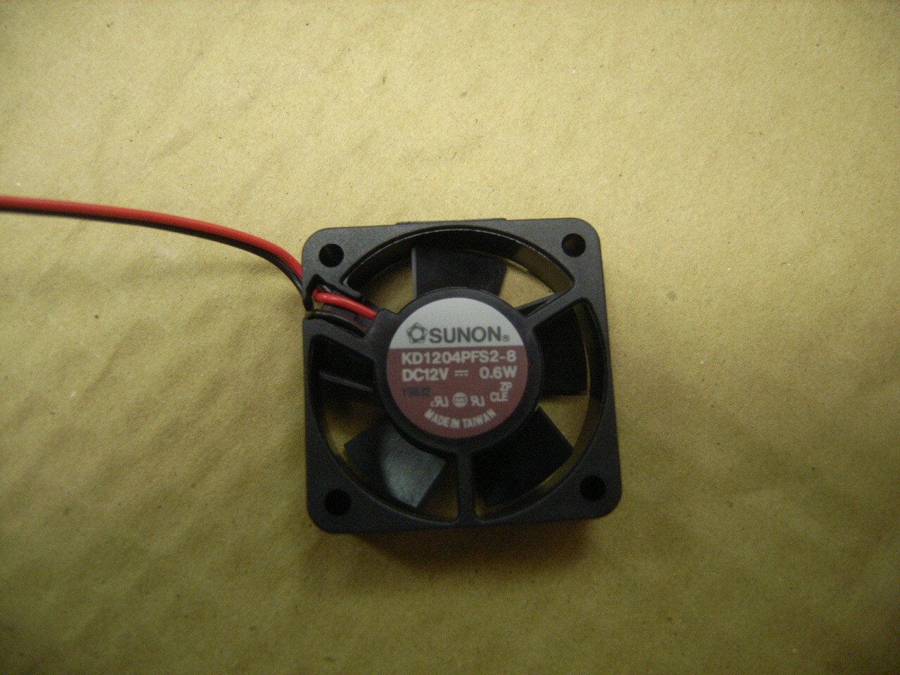 12 Volt DC Brushless FAN, 4.9CFM, 0.6 Watts, 40 x 40 x 10mm, Sunon KD1204PFS2-8