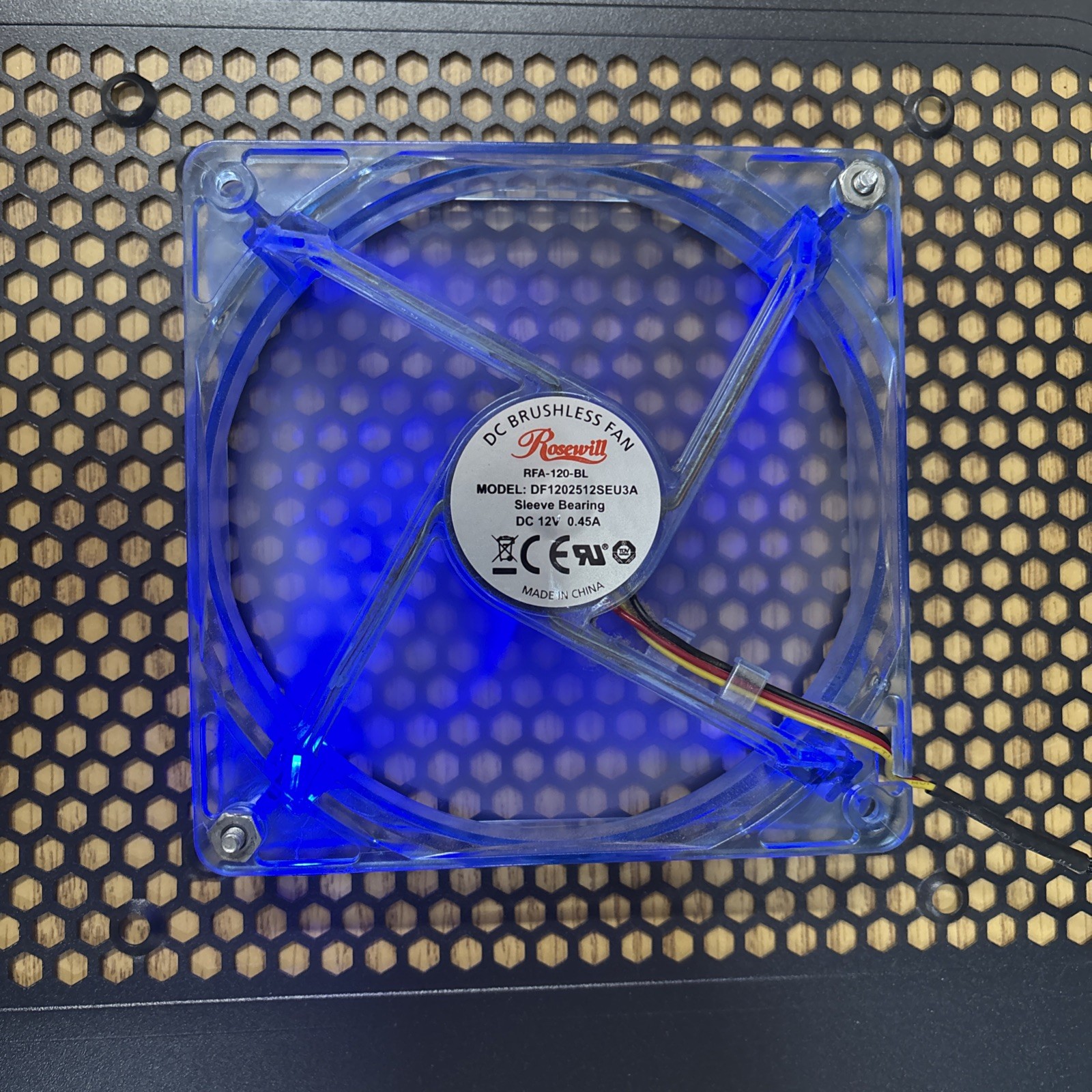 Custom Desktop PC ***Unknown Specs – Turns On***Parts/Repair