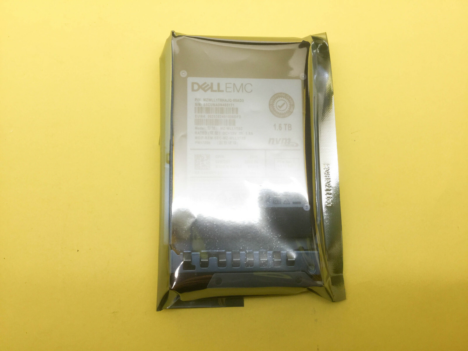 4WDXY Dell Samsung PM1725b 1.6TB PCIe NVMe Mix Use 2.5” Internal SSD MZ-WLL1T6C