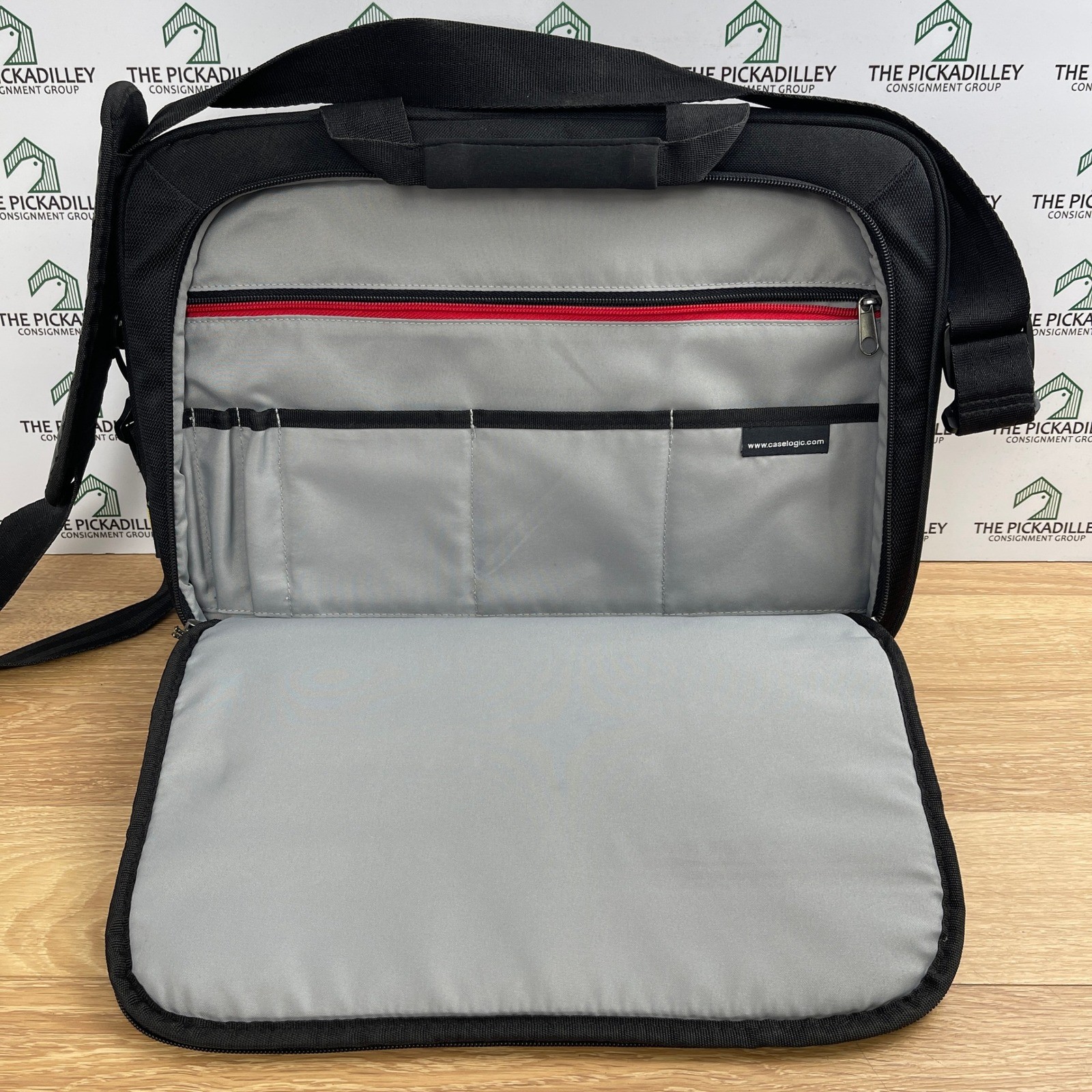 Case Logic Black Nylon Laptop Briefcase Messenger Bag Padded Shoulder Strap 15in
