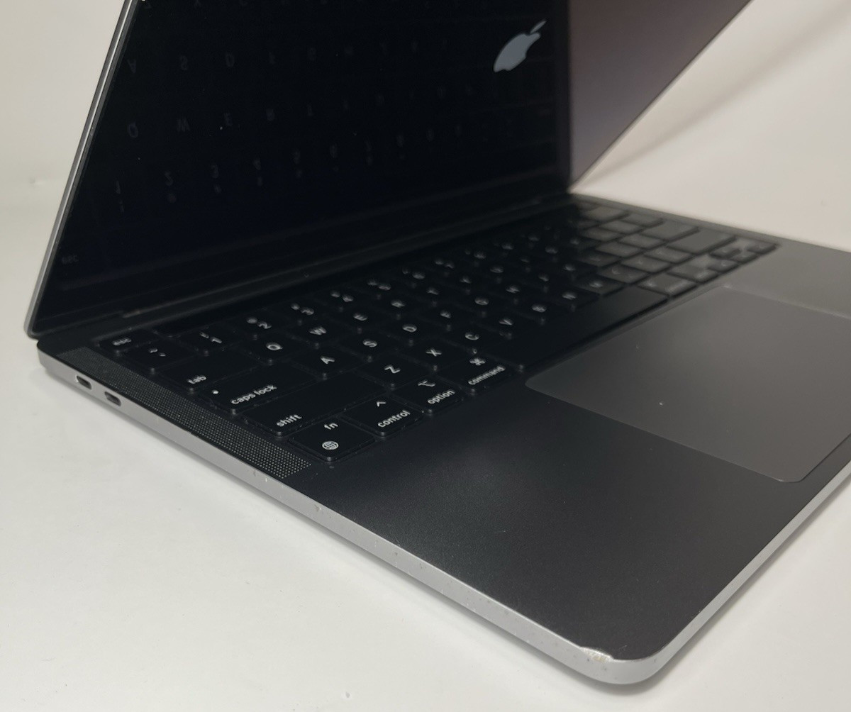 Apple MacBook Pro 13″ 2020 M1 A2338 – 8GB RAM – 256GB SSD – Space Gray – w A/C