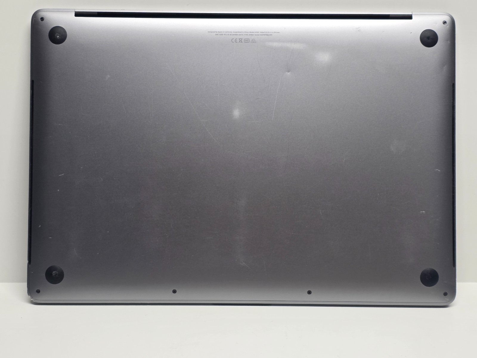 Apple MacBook Pro 15″ 2019 i7 2.6GHz 16GB 256GB SSD Radeon 555X A1990
