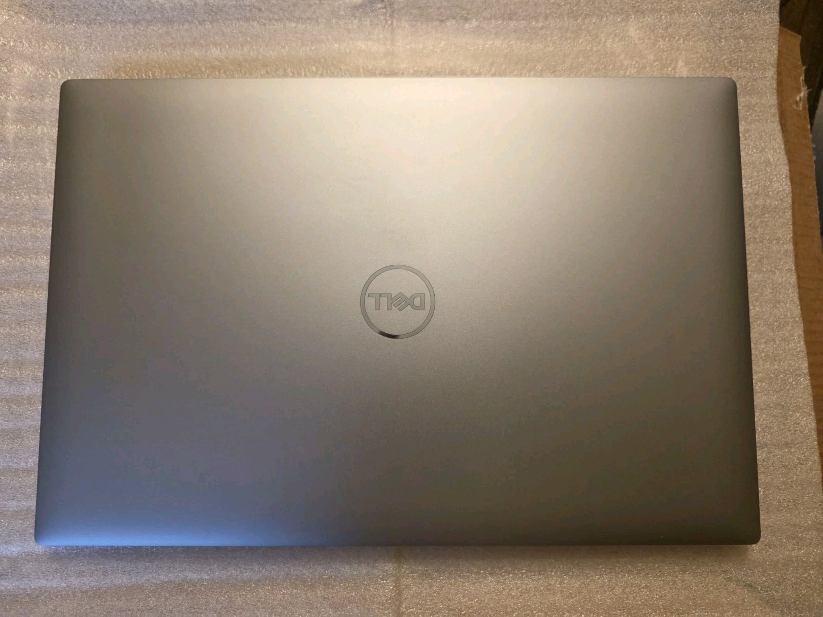 Dell Precision 5690 1200P 16″ Ultra 7 165H 16cr 16GB 256GB NV RTX 2000-8GB Win11