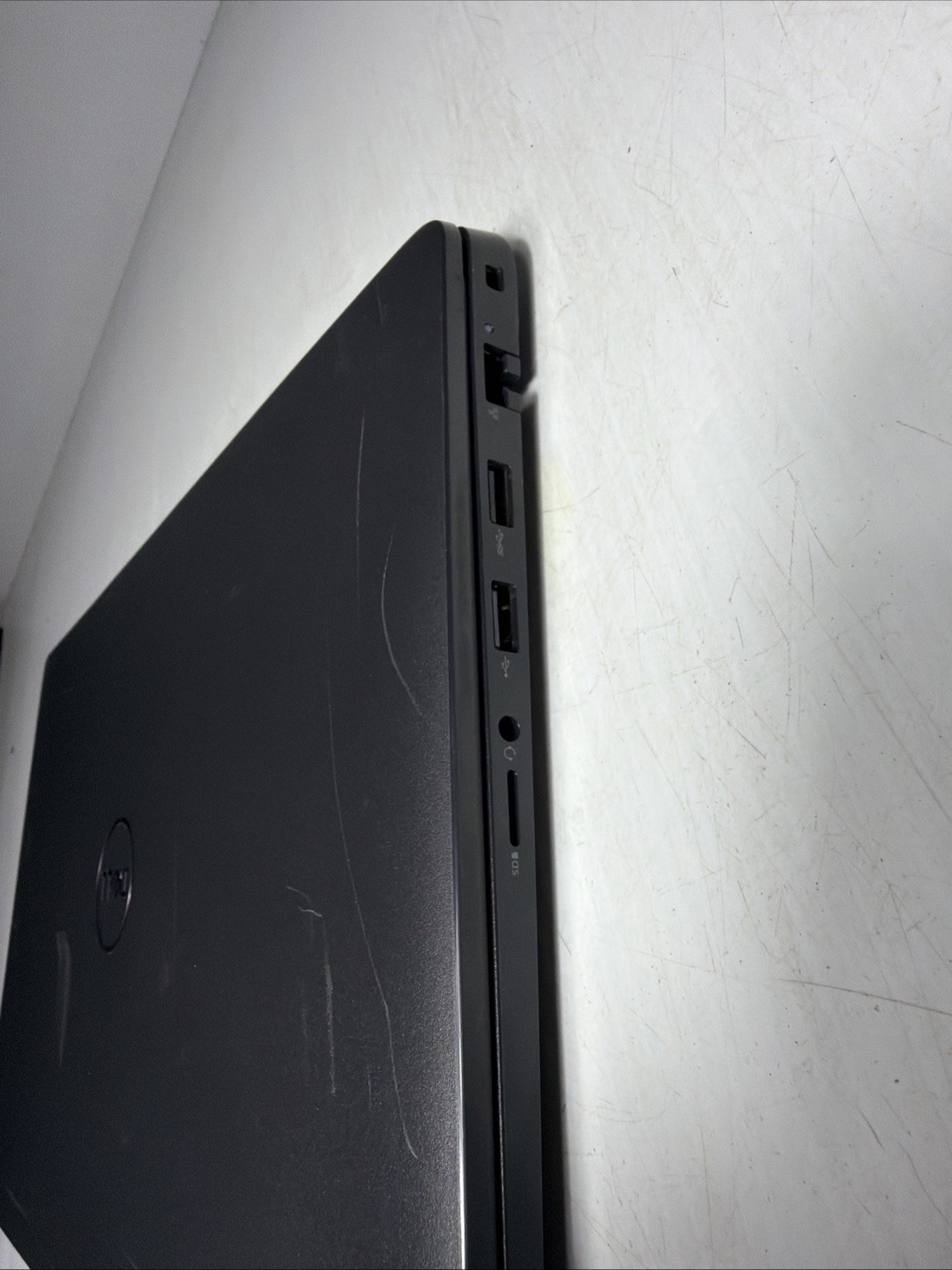 Dell Latitude 3520 15″ Laptop i5-1135G7 4gb Ram No Drives Boots Bios No P/S