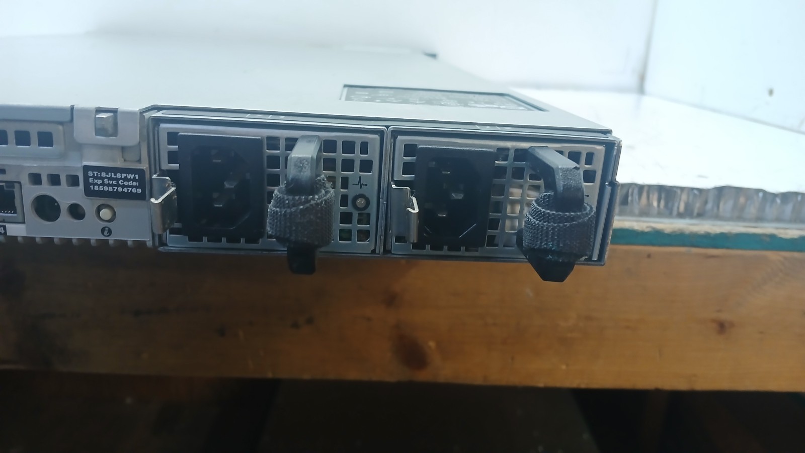 Dell PowerEdge R610 w Intel Xeon E5645 @2.40GHz 8GB RAM NO HDs *READ*