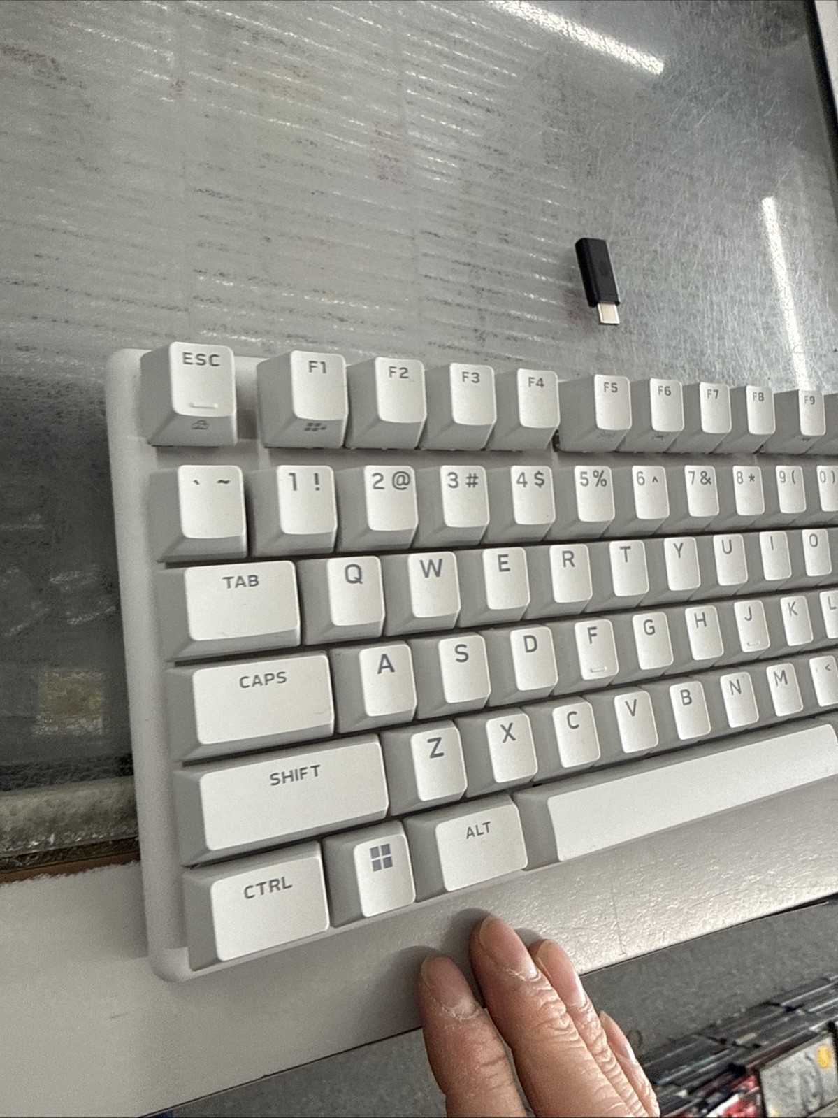Alienware – Pro 75% Wireless Mechanical Gaming Lunar Ligth Keyboard!