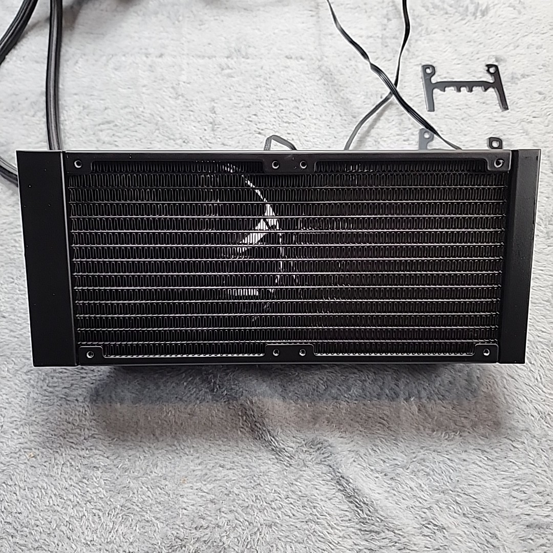 NZXT – Kraken Plus 240 mm Radiator CPU Liquid Cooler (2 x 120mm F120P Fans)