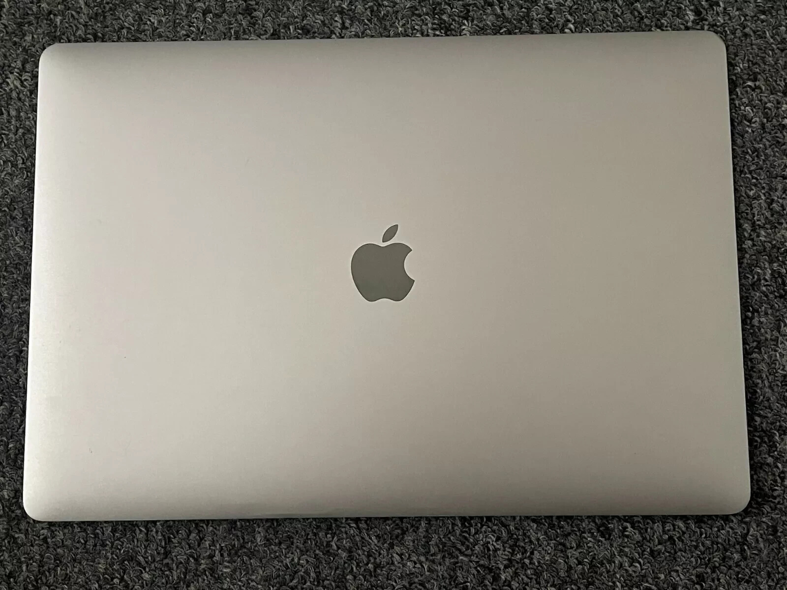 OEM Macbook Pro 13″ A1989 A2251 A2159 2018 2019 2020 LCD Display Silver & Gray
