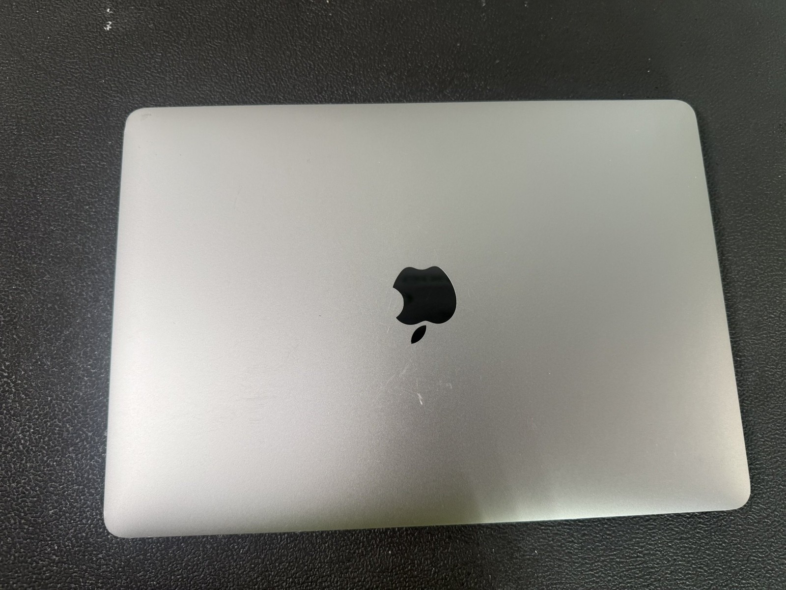 Apple MacBook Pro 13″ A2338 2020 M1 8GB Ram 256GB SSD 82% BH – READ
