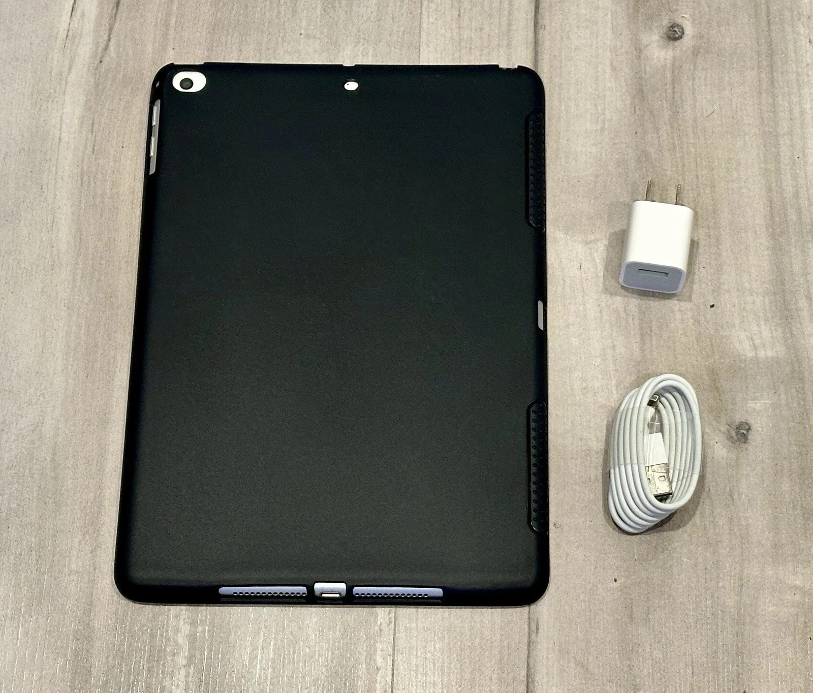Apple iPad 6th Gen – 9.7″ Display 32GB, Wi-Fi Grey Color with Bundle Accesories