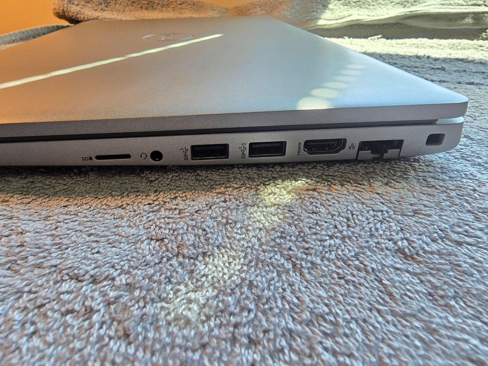 dell latitude 5530 i7-1255U / 64gb ram / windows 11 pro / Power adapter included
