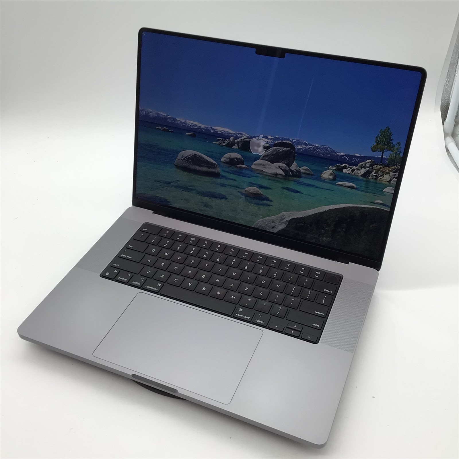 Apple A2485 Macbook Pro 16″ Apple M1 Pro/32GB RAM/1TB SSD – Mac OS: Tahoe