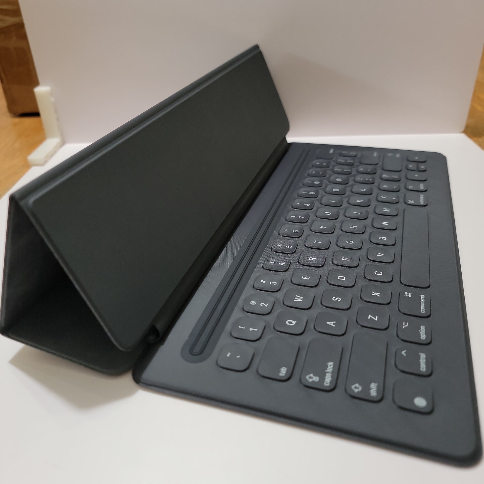 Apple Smart Keyboard for iPad Pro 1st or 2nd Gen 12.9″ A1636 Gray New Open Box