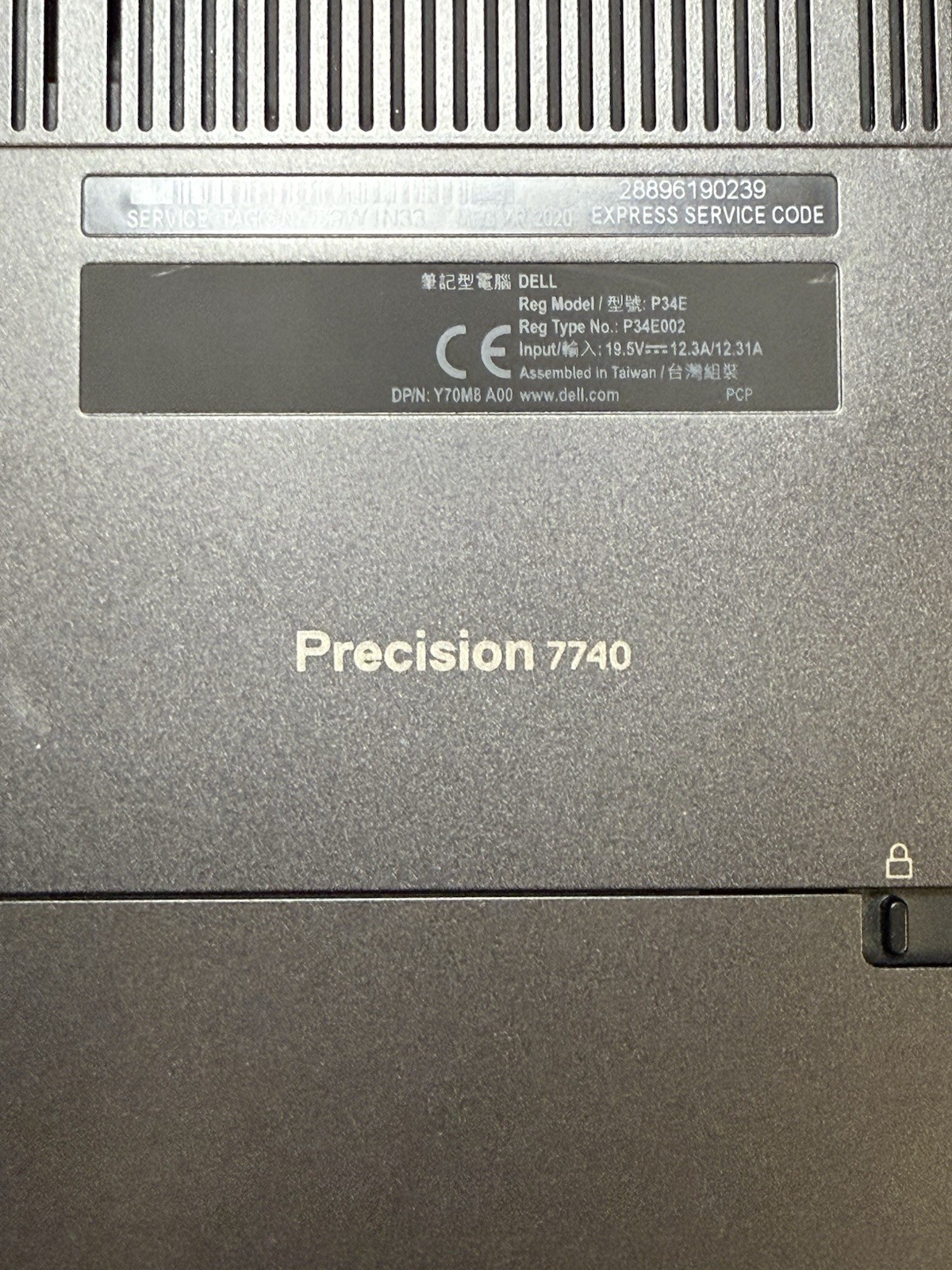Dell Precision 7740 Xeon E-2276M 2.80GHz / 32GB RAM / 512GB SSD RTX 3000 NO OS
