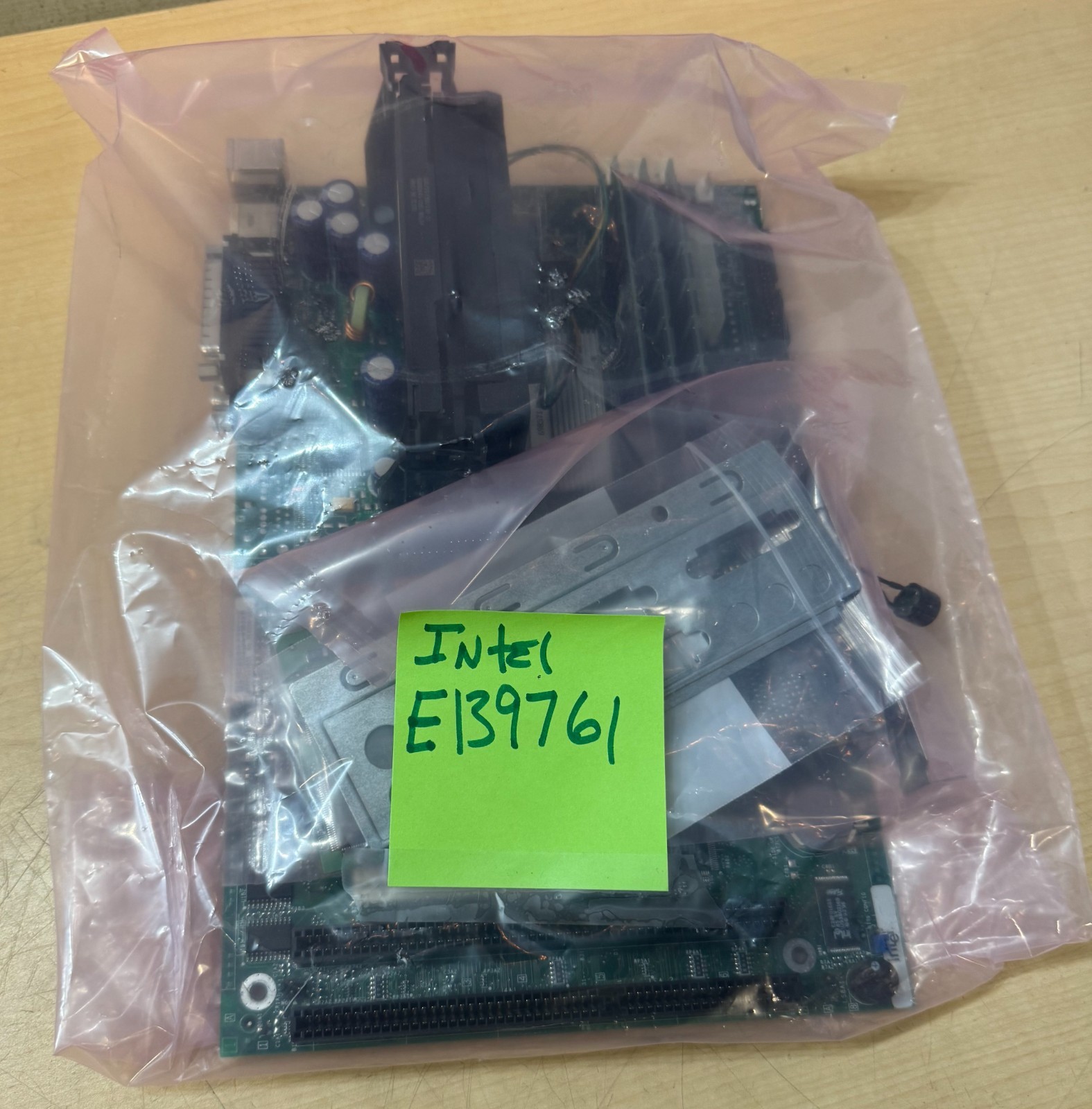 Intel E139761 ATX SE440BX-2 (Seattle 2) Intel Pentium III @ 500MHz 640Mb RAM KL