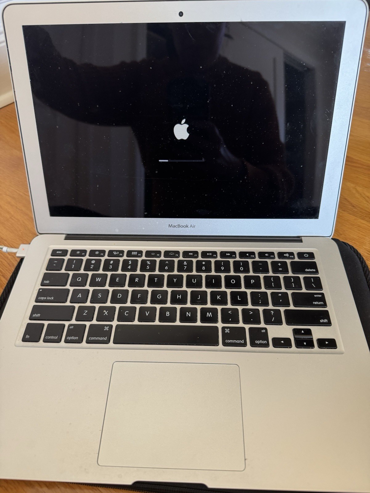 Apple MacBook Air 13″ (128GB SSD, Intel Core i5 5th Gen., 1.6 GHz, 4GB) Laptop –