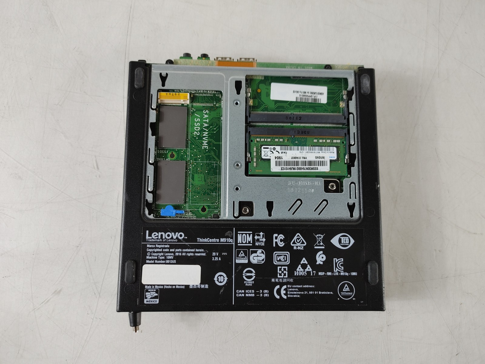 Lenovo ThinkCentre M910q Tiny Core i7-7700T 2.90 GHz 8 GB DDR4 No HDD