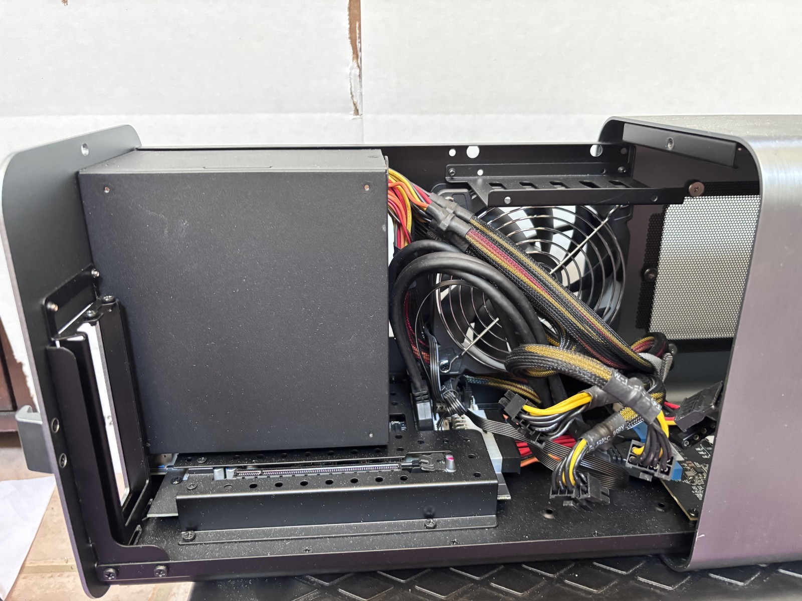 Mantiz Saturn Pro II MZ-03 EGPU Thunderbolt 3 MacOS/Windows Enclosure Space Grey