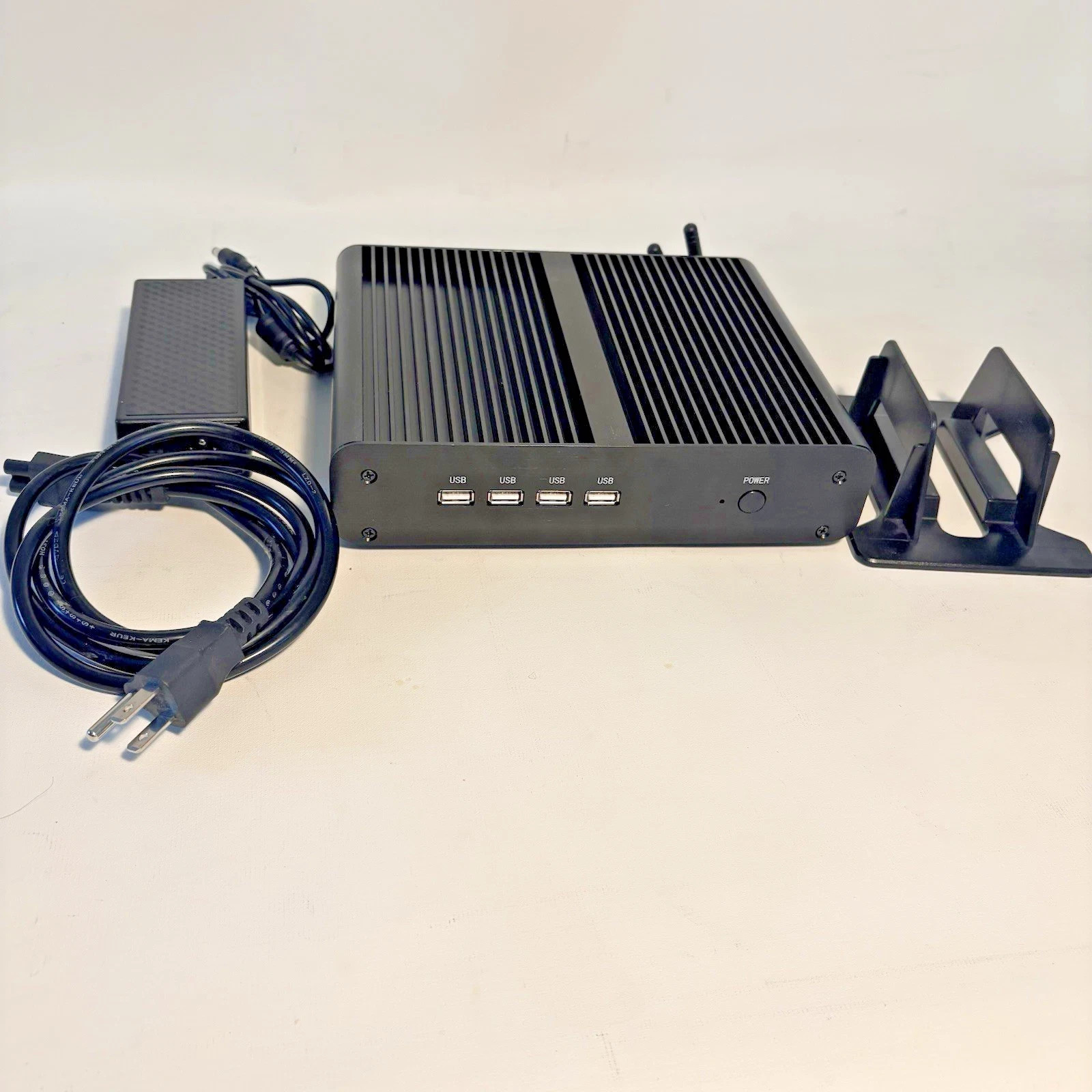 Intel Core i7-1165G7 Barebones NO DDR4 SSD MSECORE Mu8 fanless mini pc NOT NUC11