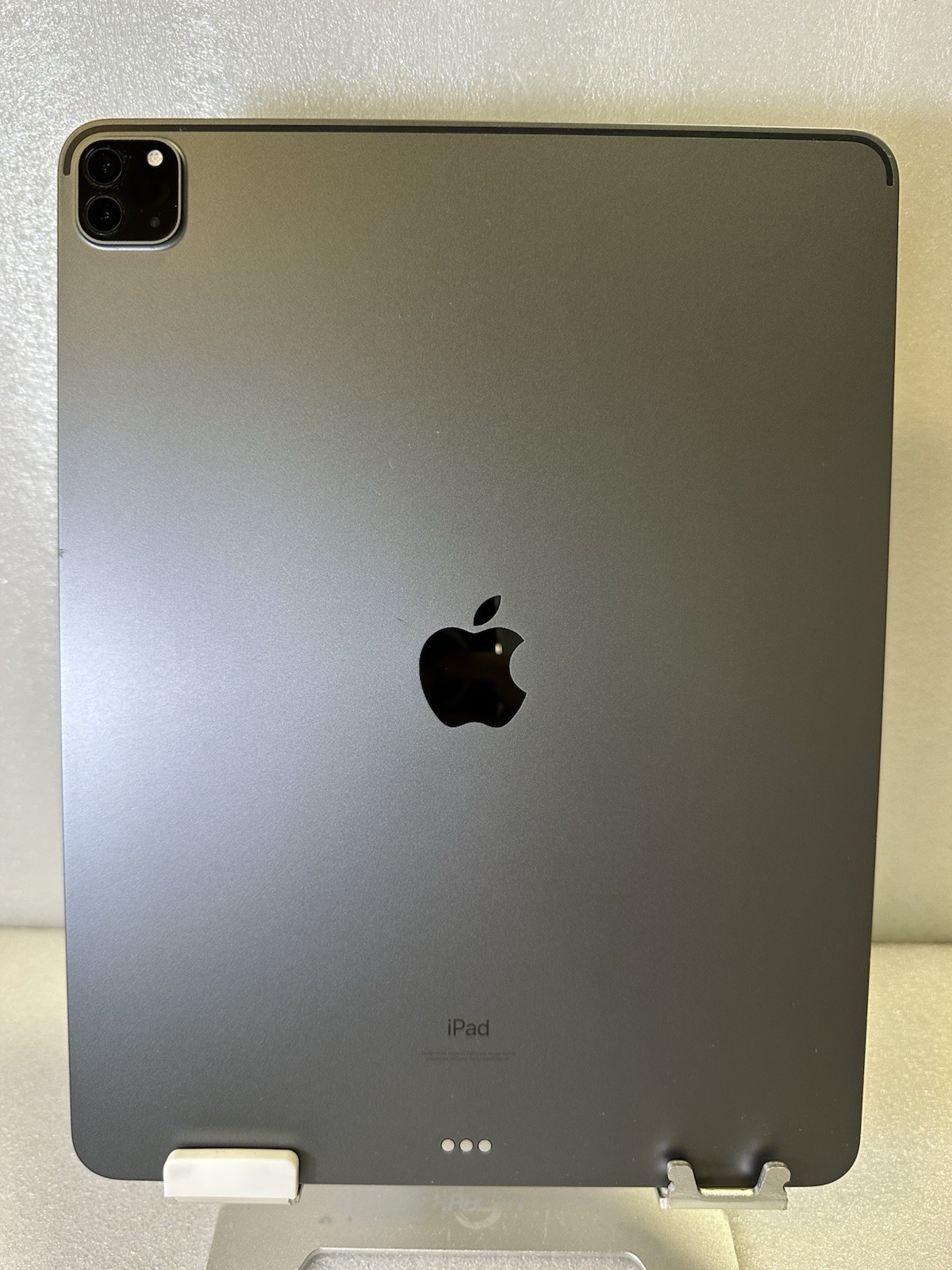 Defective Apple iPad Pro 12.9-inch (5th gen) A2379 128GB, Wi-Fi – #E4.141