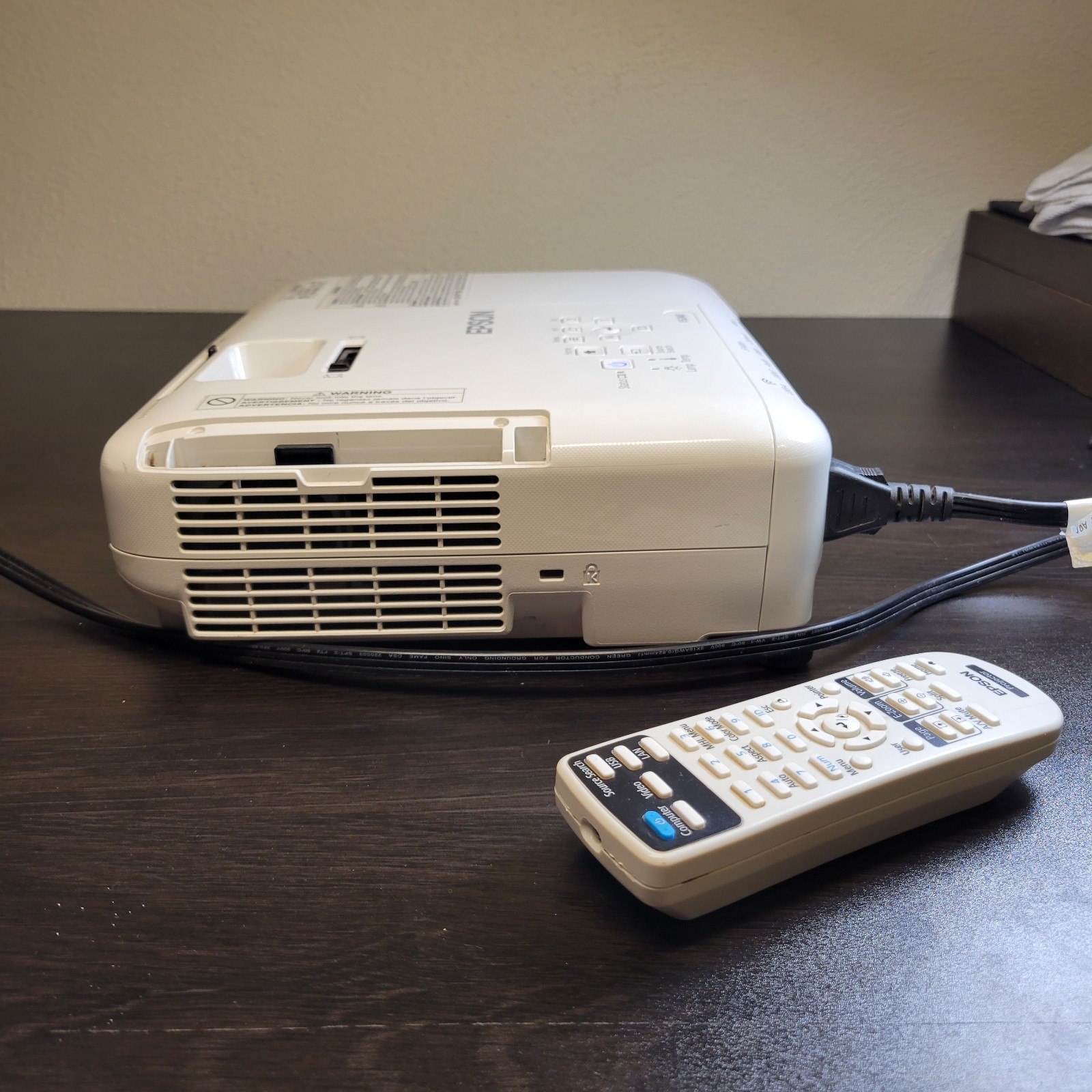 Epson VS240, HDMI Projector, 3000 Lumens 800×600 15000:1, Lamp Hours: 3442