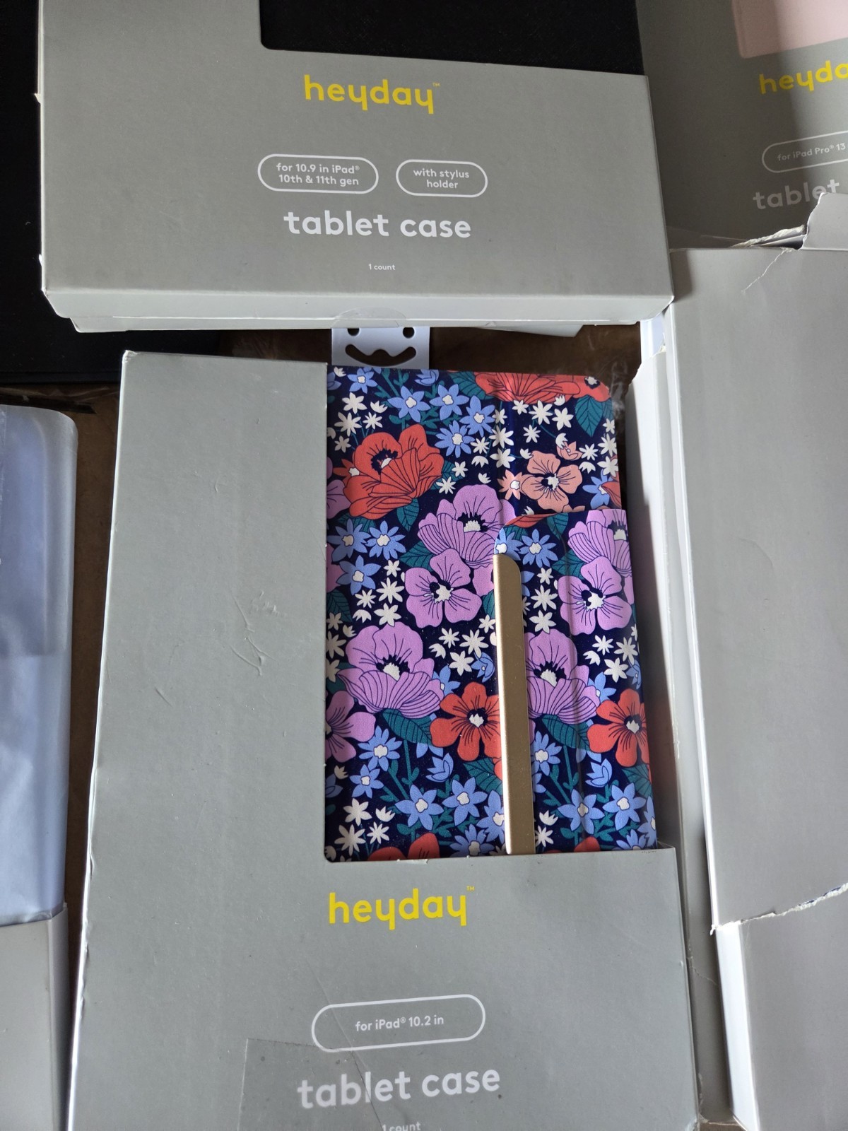 LOT OF 60 Tablet Heyday Cases For Ipad Mixed Models – Mix Colors
