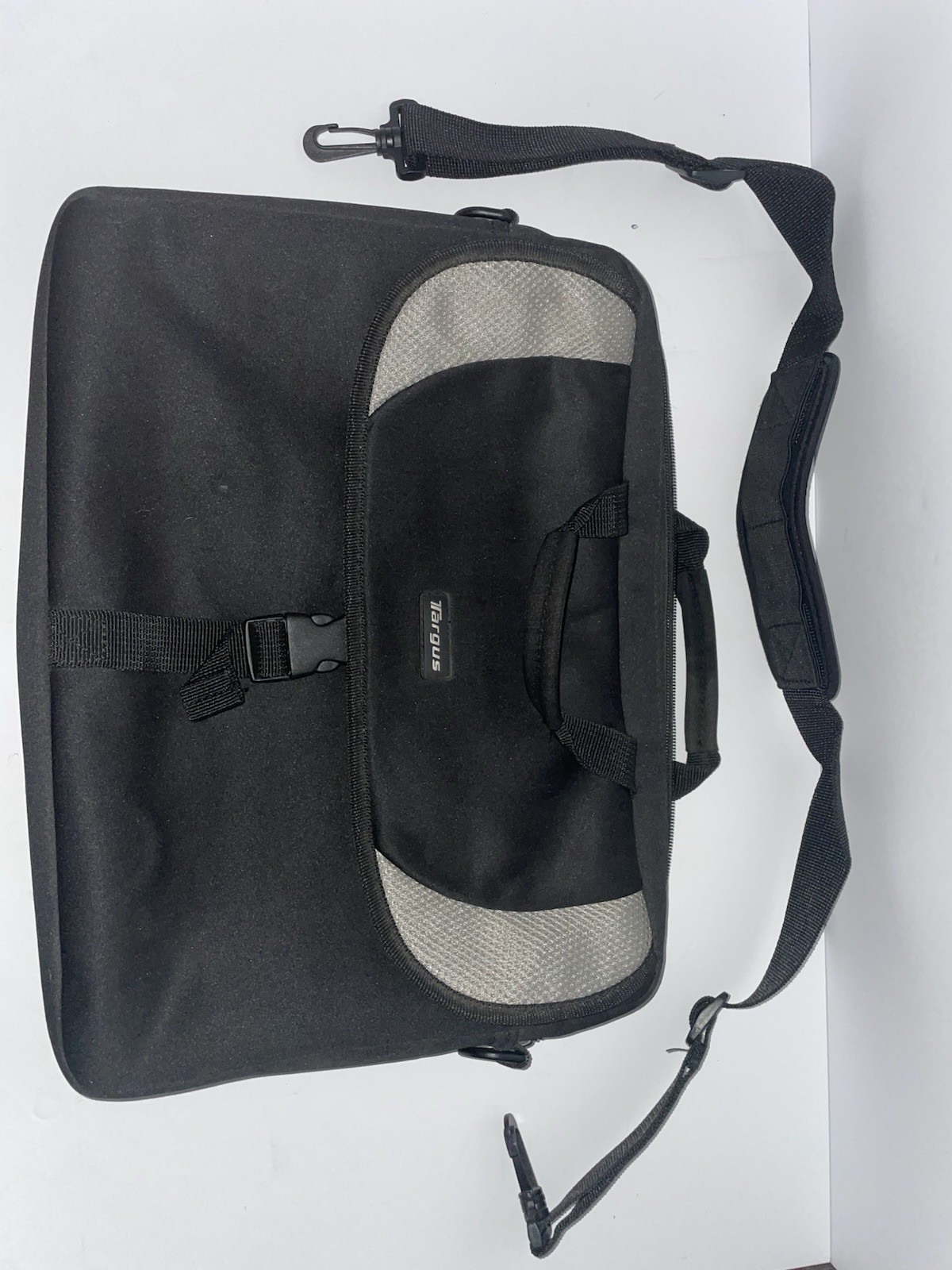 Laptop Case Messenger Bag TARGUS Black Neoprene Padded 15x12x2 w/ Shoulder Strap