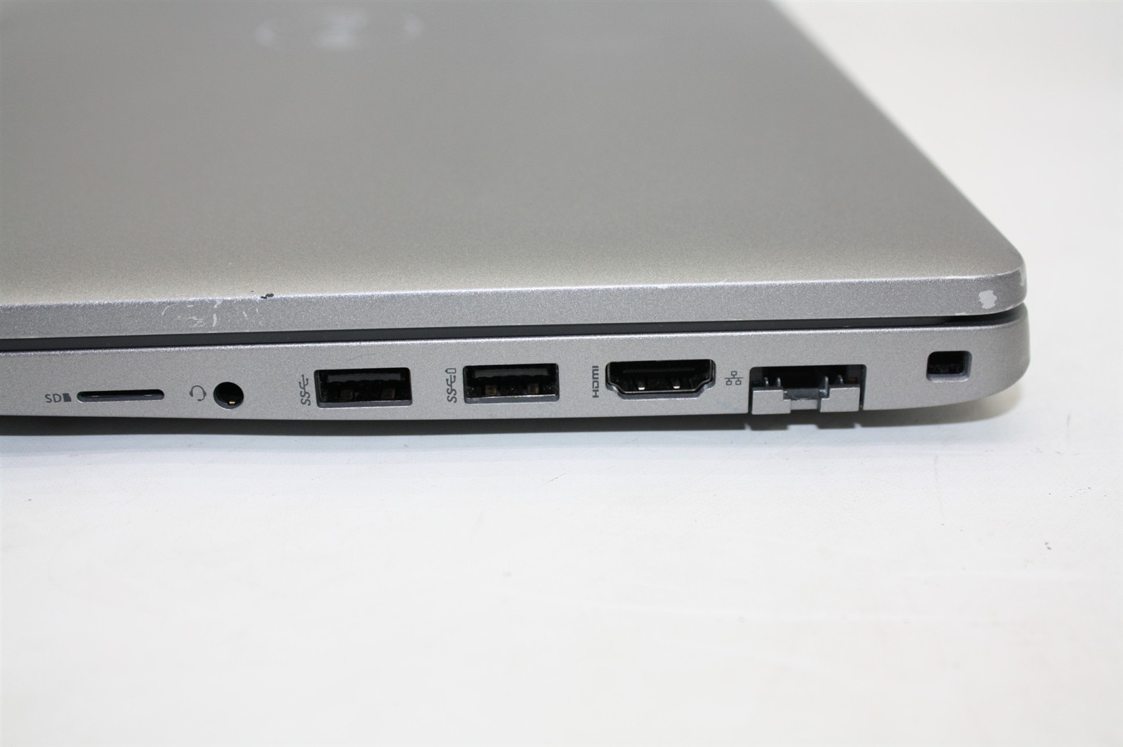 15.6″Dell Latitude 5520 i7-1185G7 3.00GHz RAM 16GB NVMe 256GB/Cosmetic issue