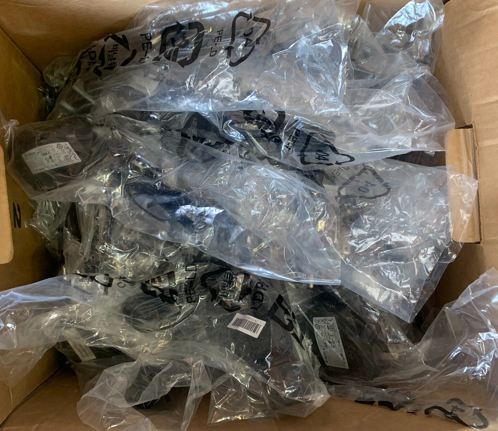 LOT OF 35 NEW APD WB-10E05R AC POWER ADAPTER CHARGERS 5.0V 2.0A 10.0W