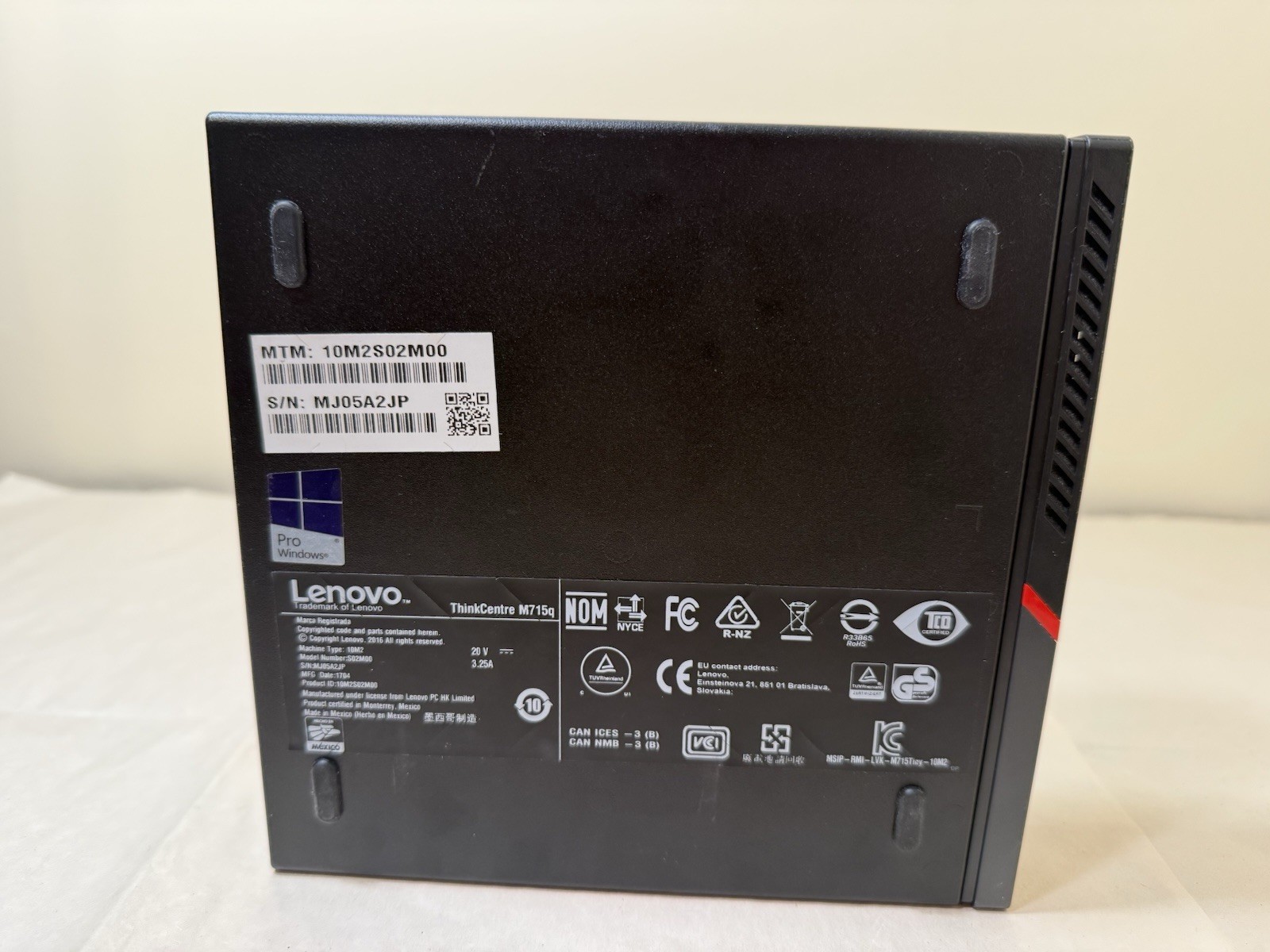 Lenovo ThinkCentre M715q TINY / AMD PRO A10-8770E / 8GB RAM / NO SSD/ W10P