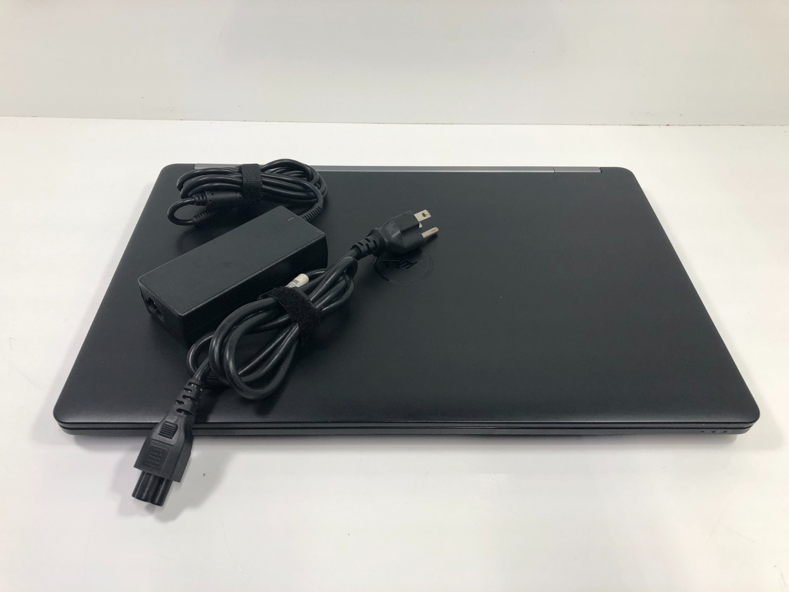 Dell Latitude E5570, 15.6″, i5-6300U, 2.4GHz, 8GB, 256GB NVMe, Windows 11