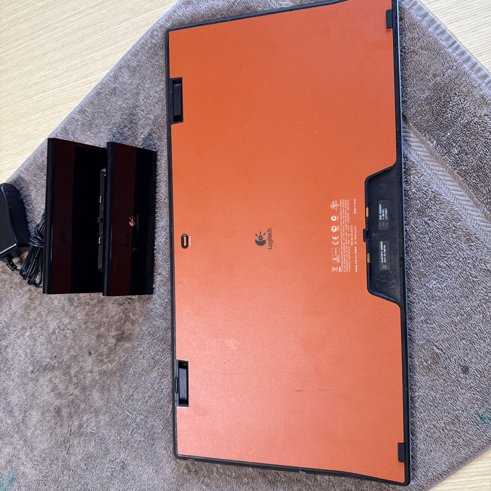 Logitech DiNovo Edge. Wireless Bluetooth Keyboard &- Charging Dock Y-RAY81