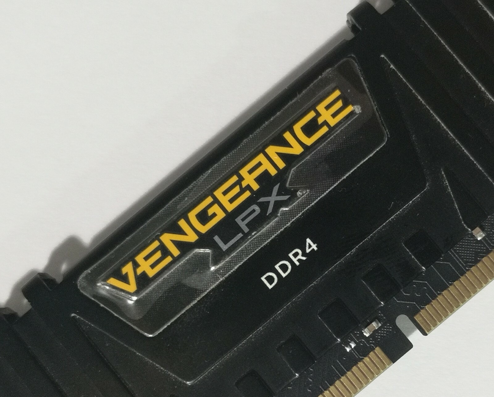 Corsair 8GB DDR4 3000MHz Desktop RAM VENGEANCE LPX CM4X8GD3000C16K4D DIMM
