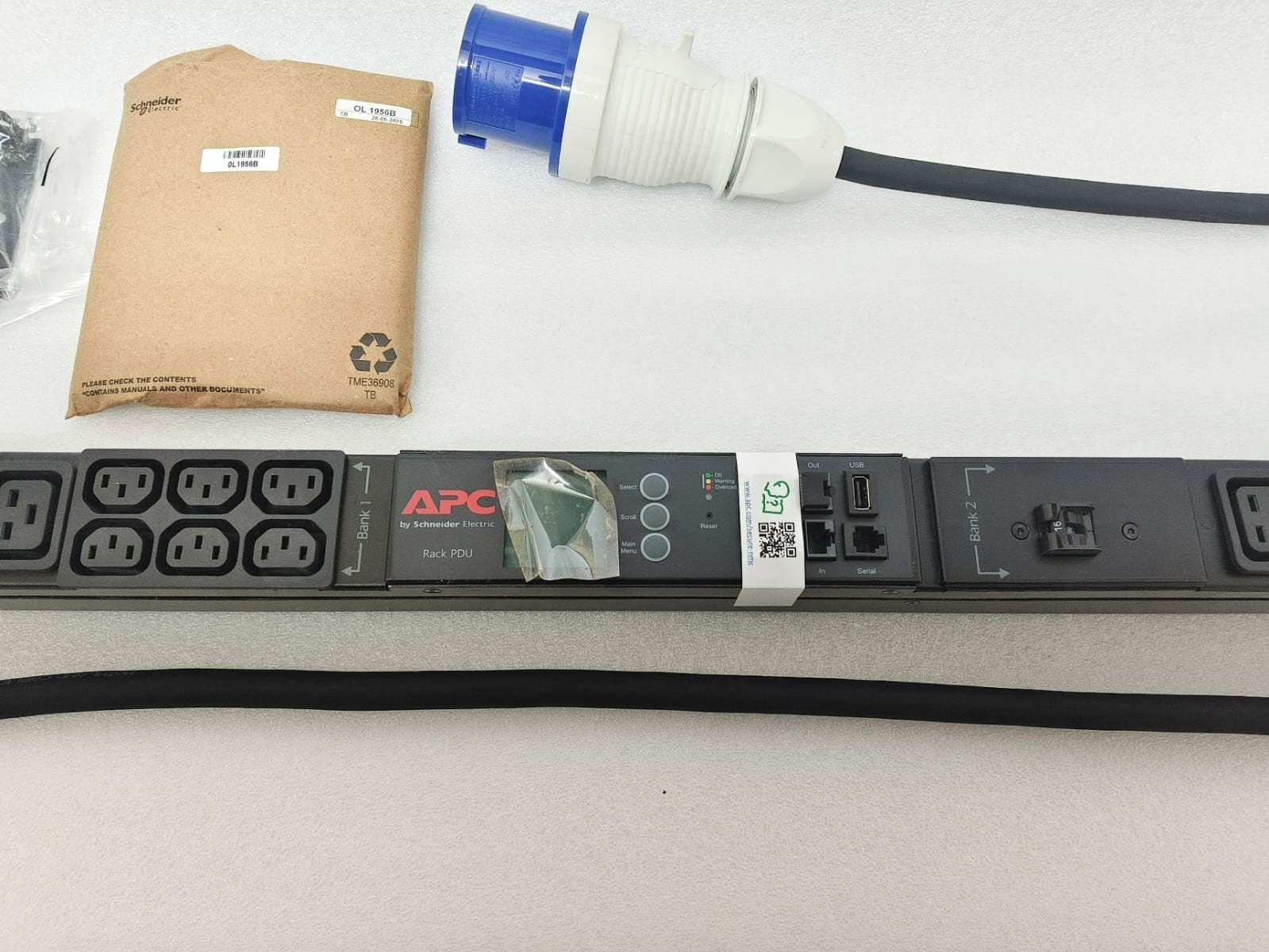 APC AP8853 Rack PDU Switched 0U 32A 230V 24x C13 6x C19 Power Distribution