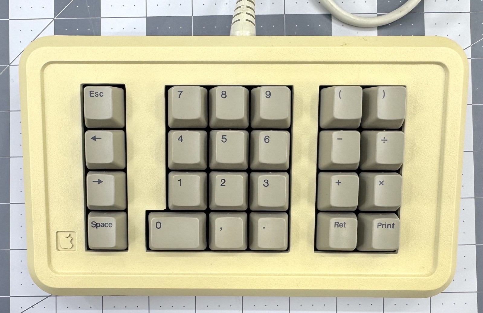 Apple Numeric Keypad IIe with Motherboard Cable A2M2003 – Tested & Working