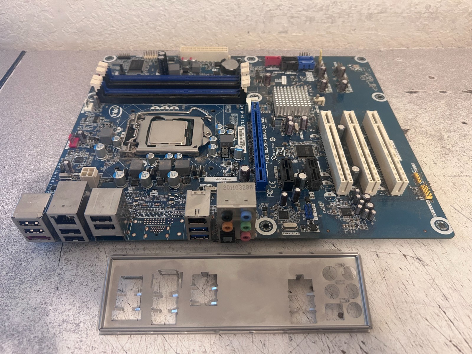 Intel DP67BA Socket LGA1155 DDR3 ATX Motherboard Gen 2 CPU & I/O Shield