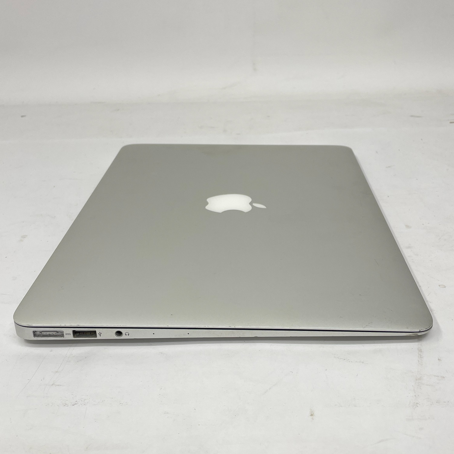 Apple MacBook Air 13.3 in (256GB SSD, Intel Core i5 5th. Gen., 1.6GHz, 8GB RAM)