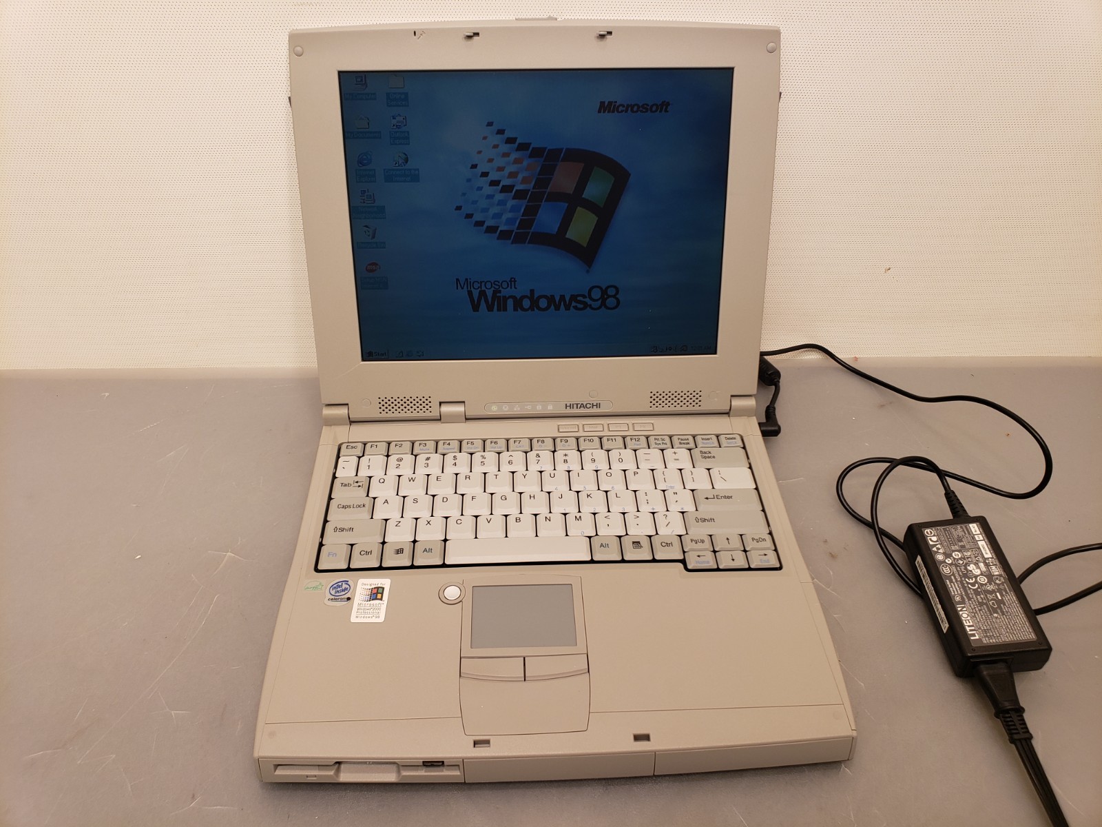 Vintage Rare Hitachi Flora 270GX 12.1″ Laptop Celeron 550MHz 64MB 10GB Win98