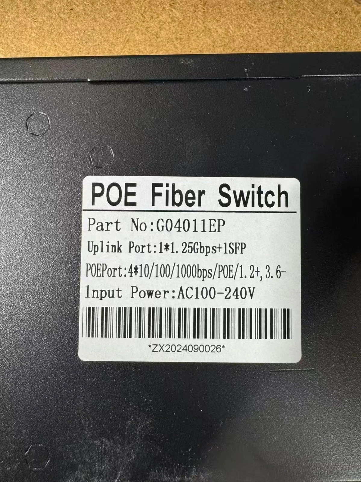 4Port Gigable POE Network Switch 100Mbps Uplink SFP Plug and Play Camera Spliter