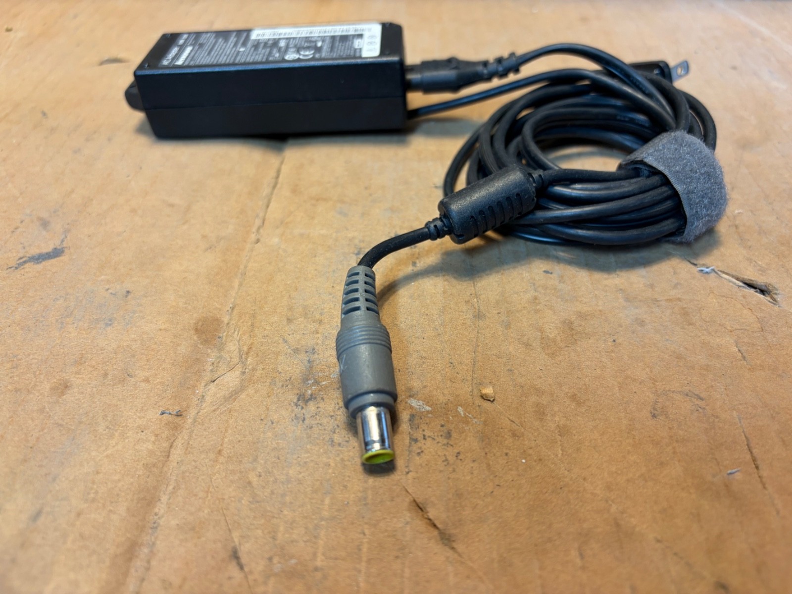 Lot of 11 Genuine Lenovo 65W 20V 3.25A AC Adapter w/ PWR Cords Large Round Plug