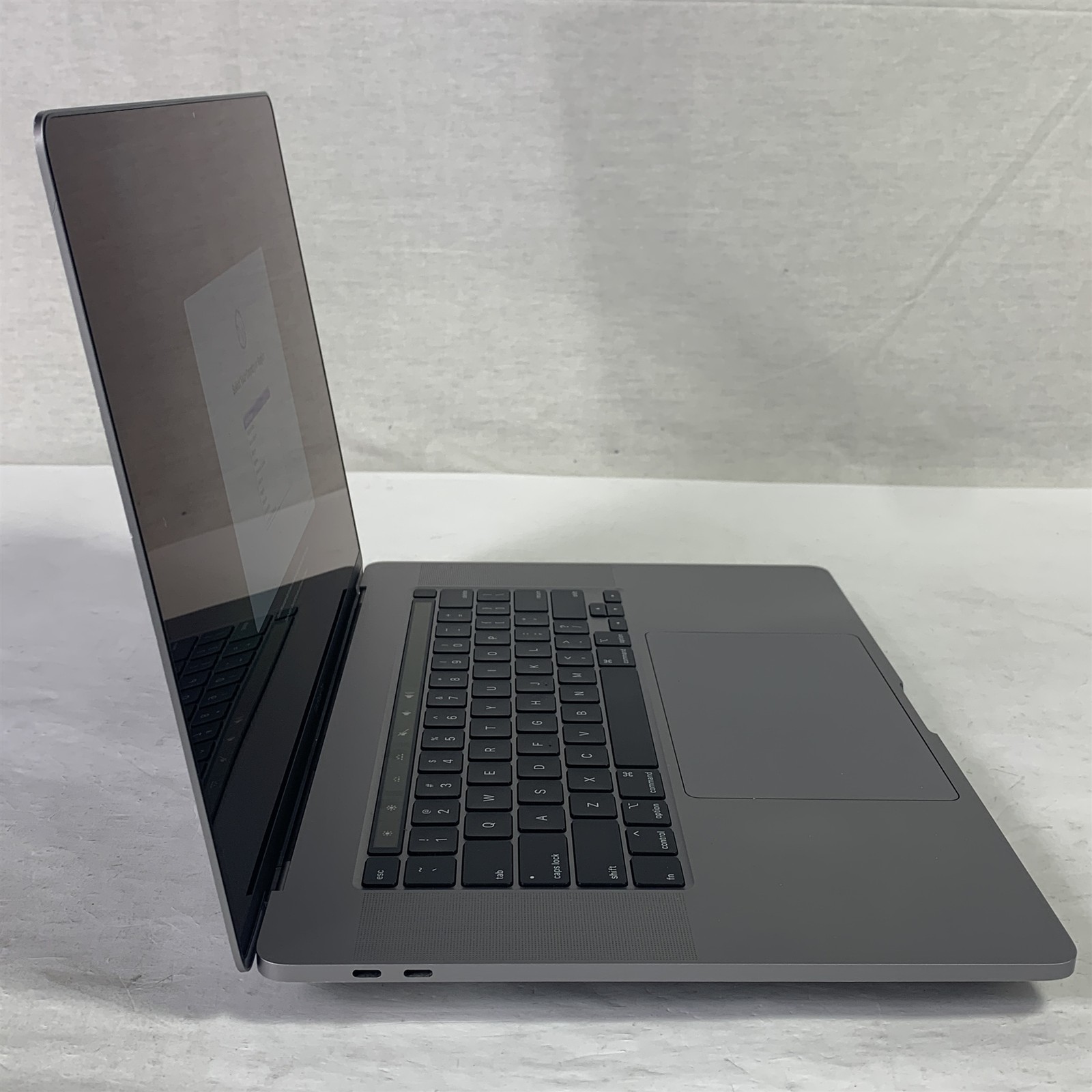 Apple MacBook Pro A2141 (2019) 16″ Laptop Core i9-9980HK 2.3GHz 16GB – 500GB SSD