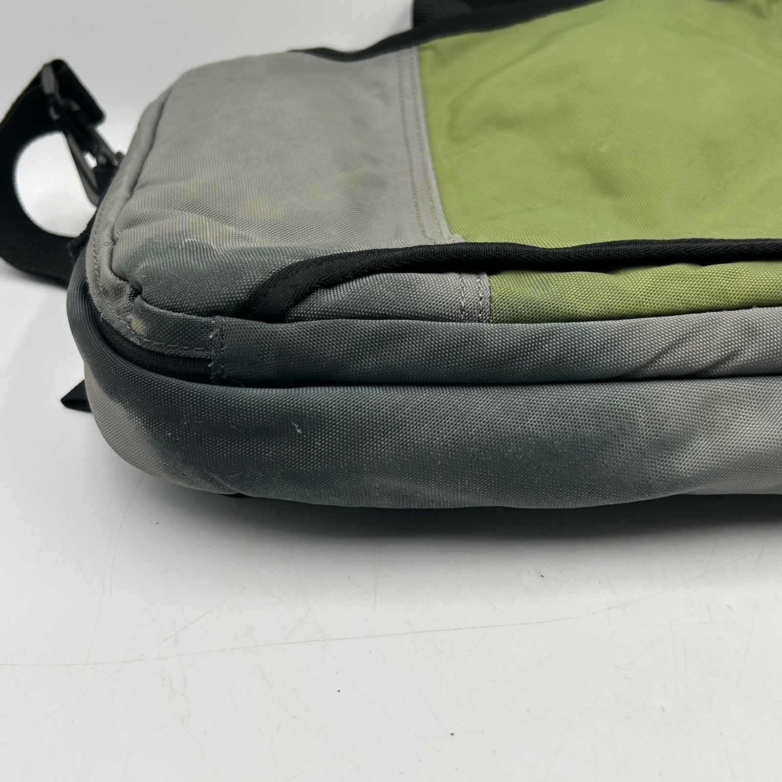 Timbuk2 Messenger Bag Grey Green Small Laptop Briefcase 15 x 11.5 x 2.5 in