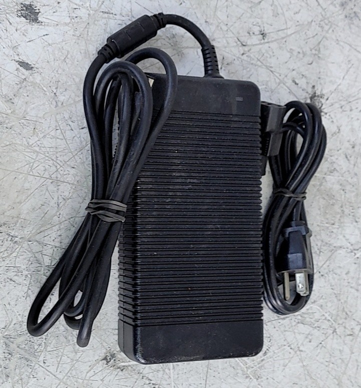 OEM ORIGINAL DELL AC Adapter Large With Pin In Middle 19.5V 16.92A 330W